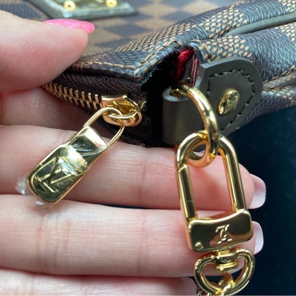 LOUIS VUITTON EVA DAMIER EBENE CLUTCH WITH GOLD CHAIN STRAP - Picture 5 of 6